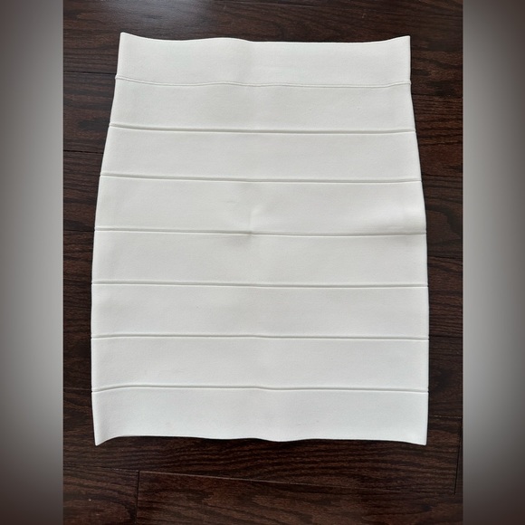 𝅺Bodycon Skirt - Picture 2 of 4